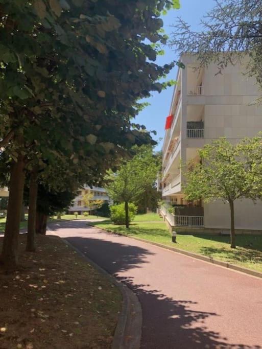 Nice Flat St Germain En Laye Centre 30 Minutes To Paris Saint-Germain-en-Laye Exteriör bild